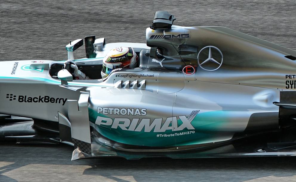 La dedica sulla fiancata della Mercedes di Hamilton. Afp